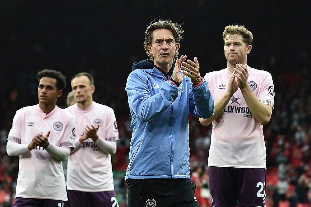 | Photo: AP/Rui Vieira : Premier League 2024-25: Brentford's head coach Thomas Frank applaud supporters at the end of match against Liverpool